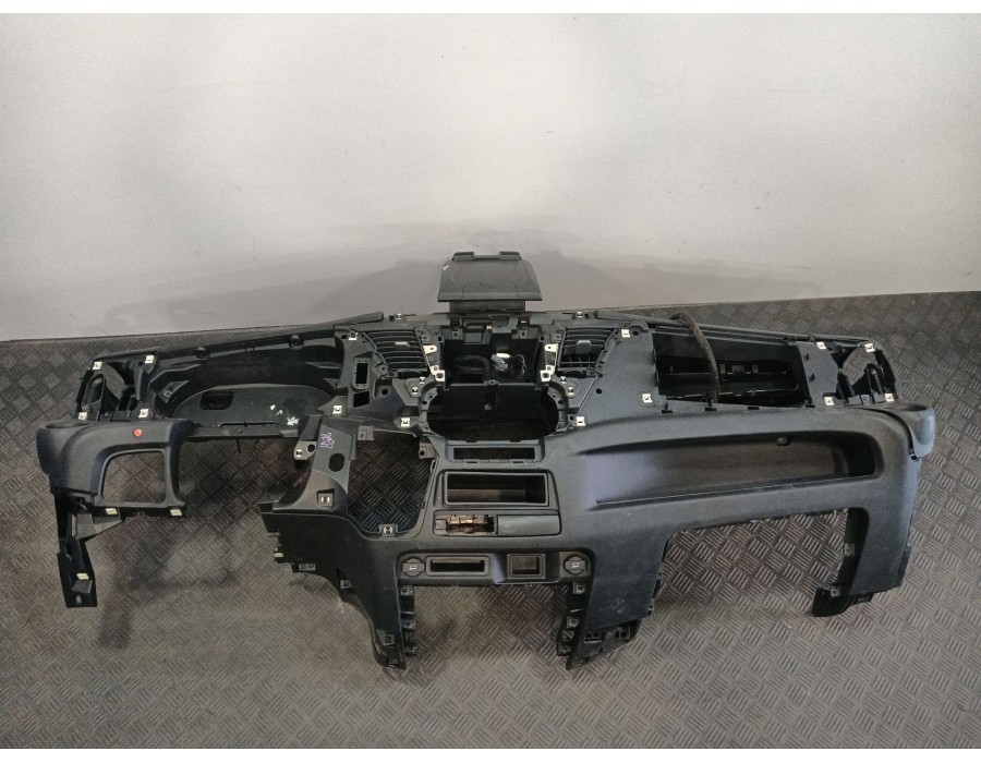 Recambio de salpicadero para iveco daily vi furgoneta 35s18, 35c18, 40c18, 50c18, 60c18, 65c18, 70c18 referencia OEM IAM 5801544