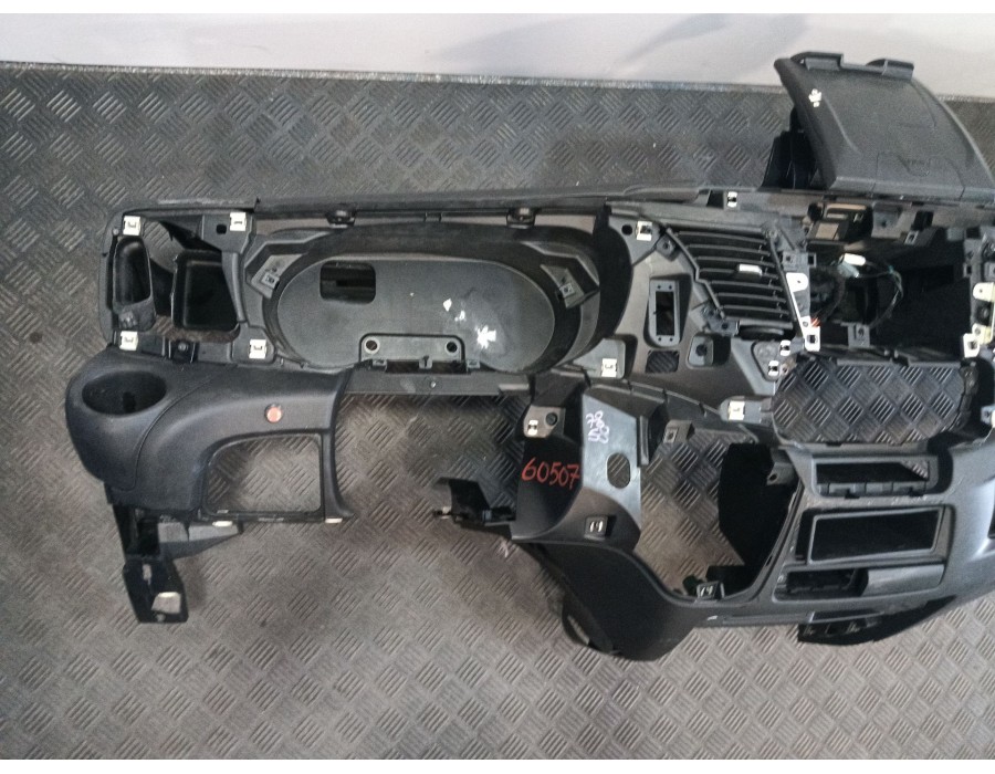 Recambio de salpicadero para iveco daily vi furgoneta 35s18, 35c18, 40c18, 50c18, 60c18, 65c18, 70c18 referencia OEM IAM 5801544
