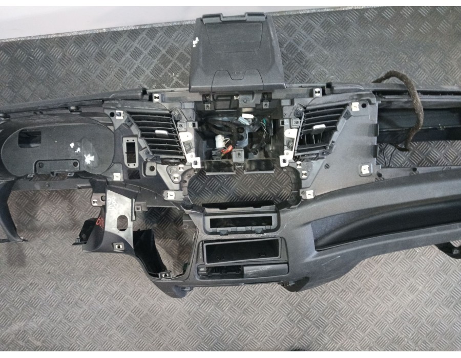 Recambio de salpicadero para iveco daily vi furgoneta 35s18, 35c18, 40c18, 50c18, 60c18, 65c18, 70c18 referencia OEM IAM 5801544