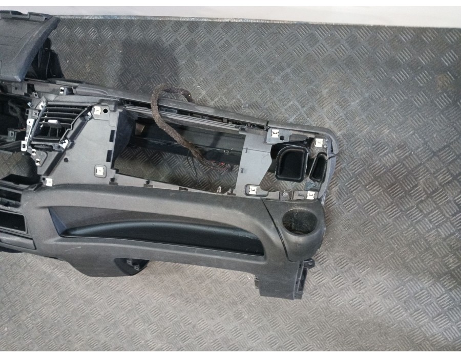 Recambio de salpicadero para iveco daily vi furgoneta 35s18, 35c18, 40c18, 50c18, 60c18, 65c18, 70c18 referencia OEM IAM 5801544