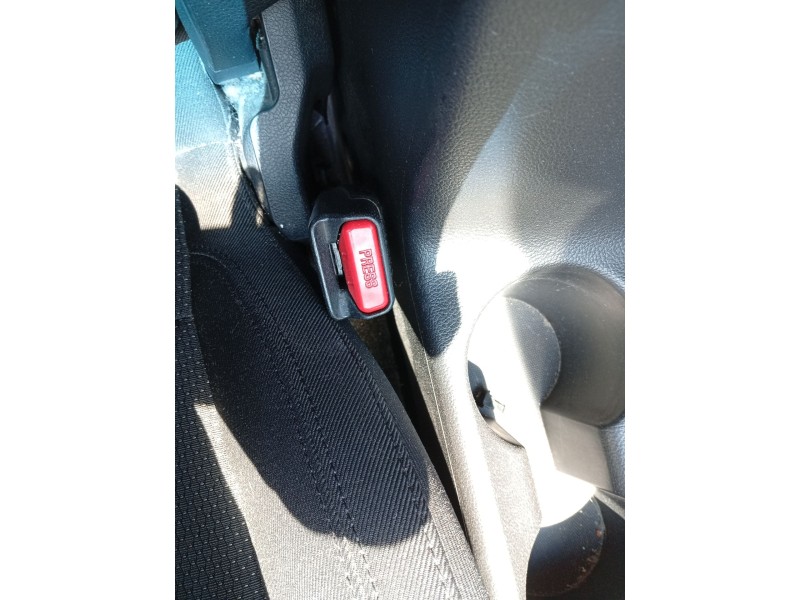 Recambio de enganche cinturon delantero derecho para kia carens iv 1.7 crdi referencia OEM IAM   