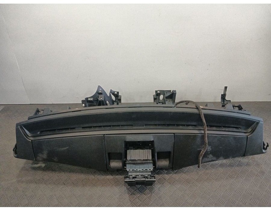 Recambio de salpicadero para iveco daily vi furgoneta 35s18, 35c18, 40c18, 50c18, 60c18, 65c18, 70c18 referencia OEM IAM 5801544