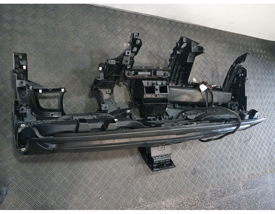 Recambio de salpicadero para iveco daily vi furgoneta 35s18, 35c18, 40c18, 50c18, 60c18, 65c18, 70c18 referencia OEM IAM 5801544