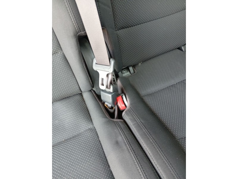 Recambio de enganche cinturon trasero izquierdo para kia carens iv 1.7 crdi referencia OEM IAM   