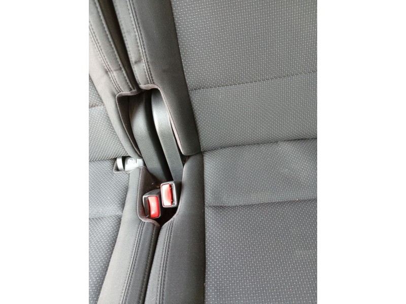 Recambio de enganche cinturon trasero central para kia carens iv 1.7 crdi referencia OEM IAM 89860A4100WK 89830A4200WK 