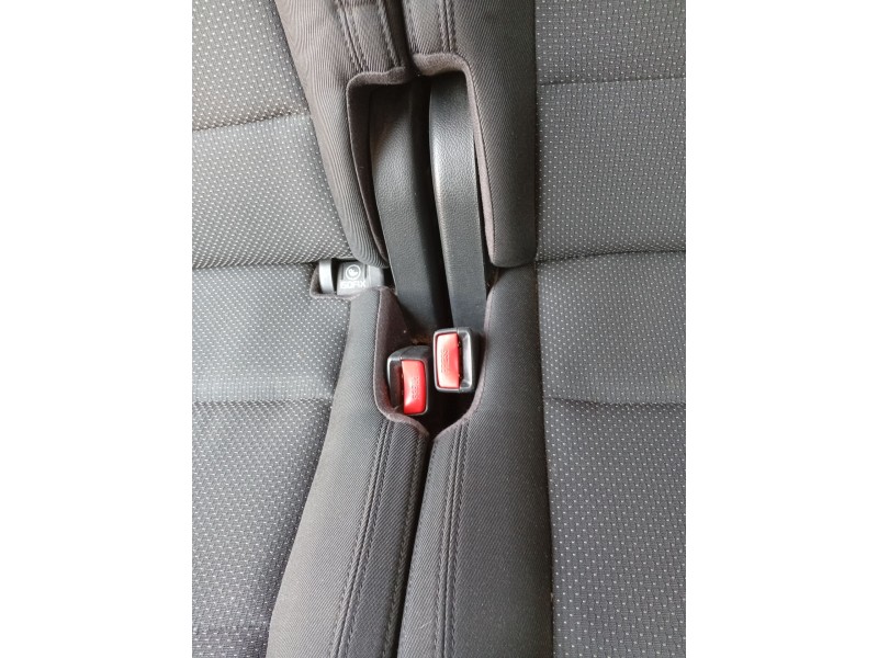 Recambio de enganche cinturon trasero derecho para kia carens iv 1.7 crdi referencia OEM IAM   
