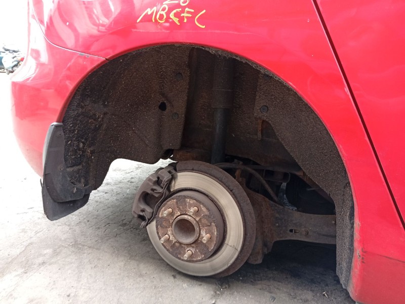 Recambio de paso de rueda trasero derecho para mazda 3 (bk) 1.6 (bk14) referencia OEM IAM BP4K561H1F  