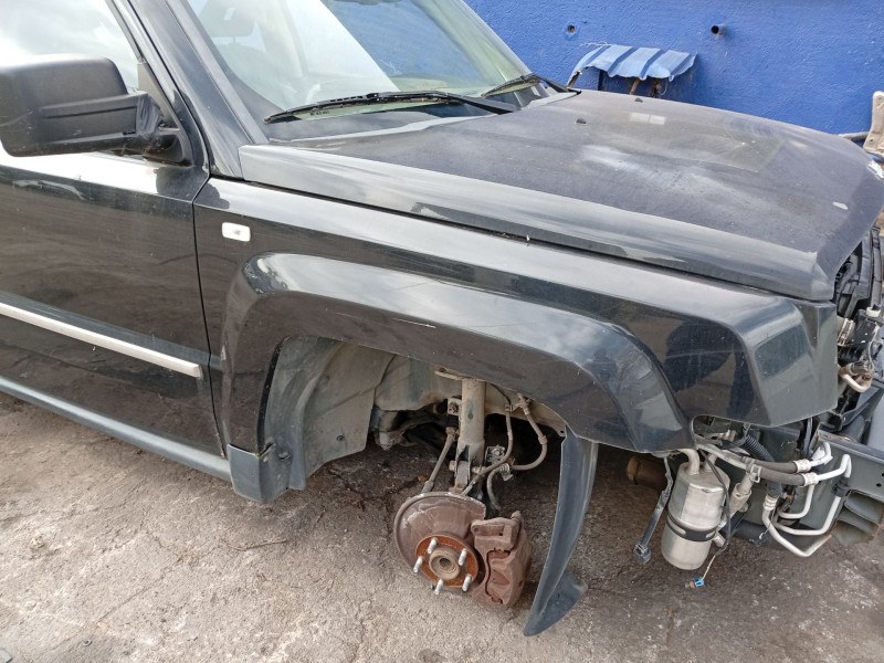 Recambio de aleta delantera derecha para jeep patriot 2.0 crd cat referencia OEM IAM   