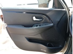 Recambio de guarnecido puerta delantera izquierda para kia carens iv 1.7 crdi referencia OEM IAM 82315A4000  