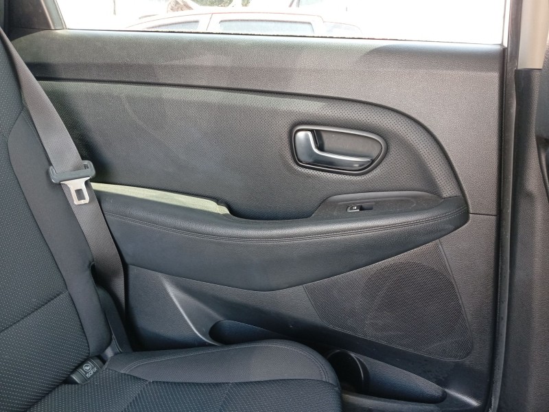 Recambio de guarnecido puerta trasera izquierda para kia carens iv 1.7 crdi referencia OEM IAM 83315A4000  