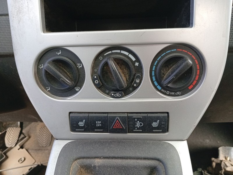 Recambio de mando climatizador para jeep patriot 2.0 crd cat referencia OEM IAM P55111874AB  