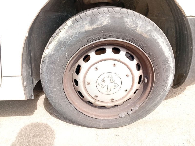 Recambio de mangueta delantera derecha para peugeot partner furgoneta/monovolumen 1.6 hdi referencia OEM IAM 1606631080  