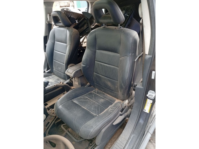 Recambio de asiento delantero izquierdo para jeep patriot 2.0 crd cat referencia OEM IAM 68105127AA  