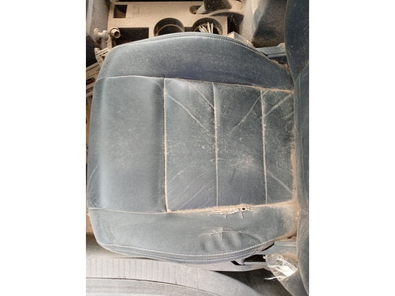 Recambio de asiento delantero izquierdo para jeep patriot 2.0 crd cat referencia OEM IAM 68105127AA  