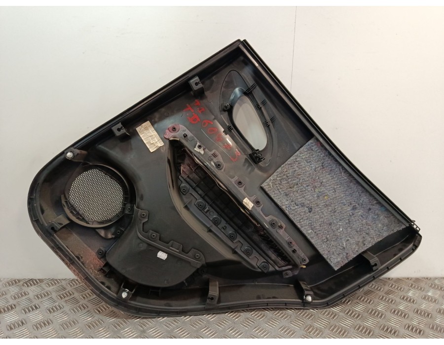 Recambio de guarnecido puerta trasera izquierda para renault kadjar (ha_, hl_) 1.6 dci 130 referencia OEM IAM 156088702O  