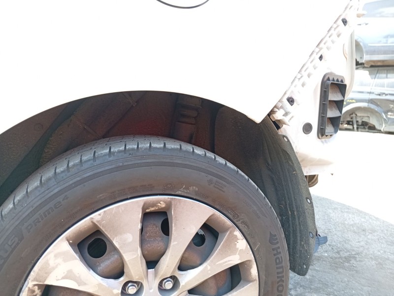Recambio de paso de rueda trasero izquierdo para kia carens iv 1.7 crdi referencia OEM IAM 86830A4000  