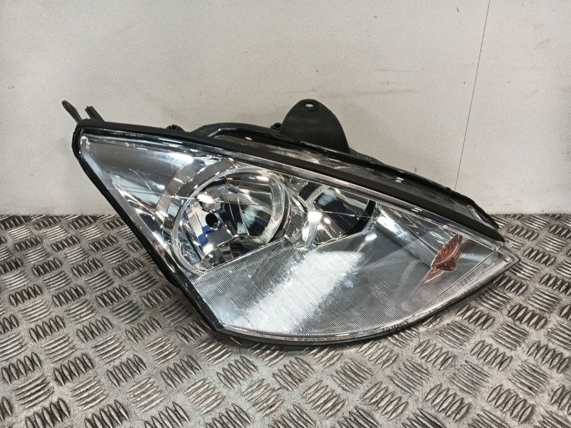 Recambio de faro derecho para ford focus berlina (cak) 1.8 tdci turbodiesel cat referencia OEM IAM 206347B  