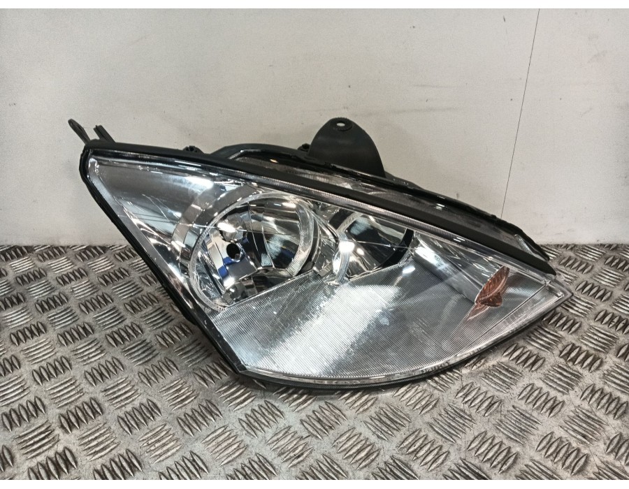 Recambio de faro derecho para ford focus berlina (cak) 1.8 tdci turbodiesel cat referencia OEM IAM 206347B  