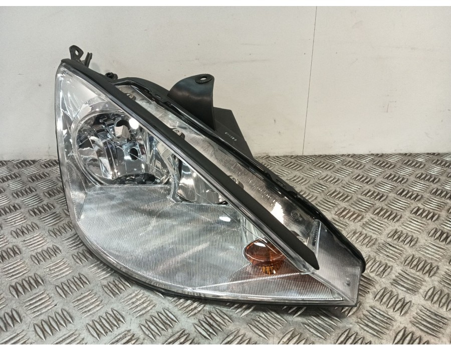 Recambio de faro derecho para ford focus berlina (cak) 1.8 tdci turbodiesel cat referencia OEM IAM 206347B  