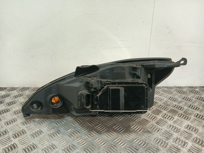 Recambio de faro derecho para ford focus berlina (cak) 1.8 tdci turbodiesel cat referencia OEM IAM 206347B  