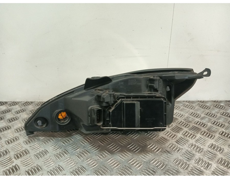 Recambio de faro derecho para ford focus berlina (cak) 1.8 tdci turbodiesel cat referencia OEM IAM 206347B  