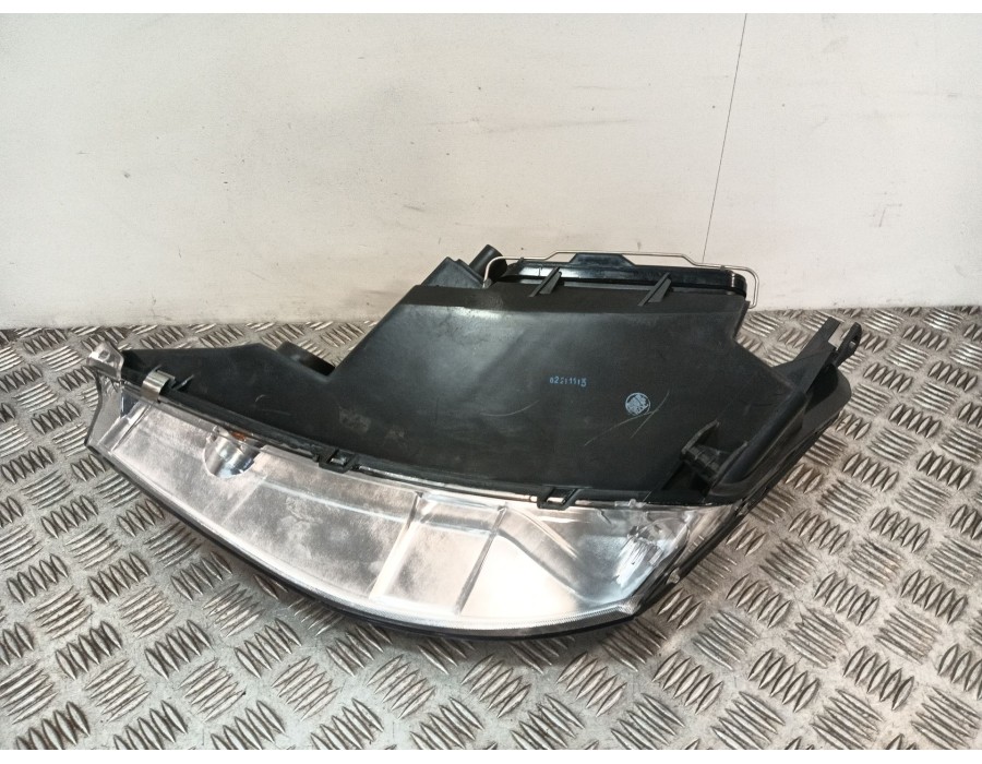 Recambio de faro derecho para ford focus berlina (cak) 1.8 tdci turbodiesel cat referencia OEM IAM 206347B  