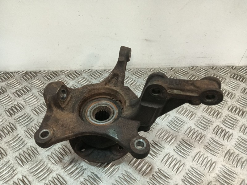 Recambio de mangueta delantera izquierda para dacia duster referencia OEM IAM   