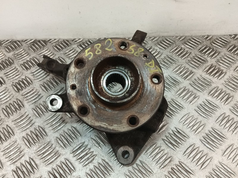 Recambio de mangueta delantera izquierda para dacia duster referencia OEM IAM   