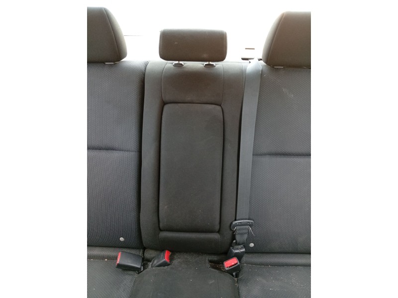 Recambio de cinturon seguridad trasero central para mazda 3 sedán (bl) 1.6 mzr (bl12) referencia OEM IAM BBR657740D02  