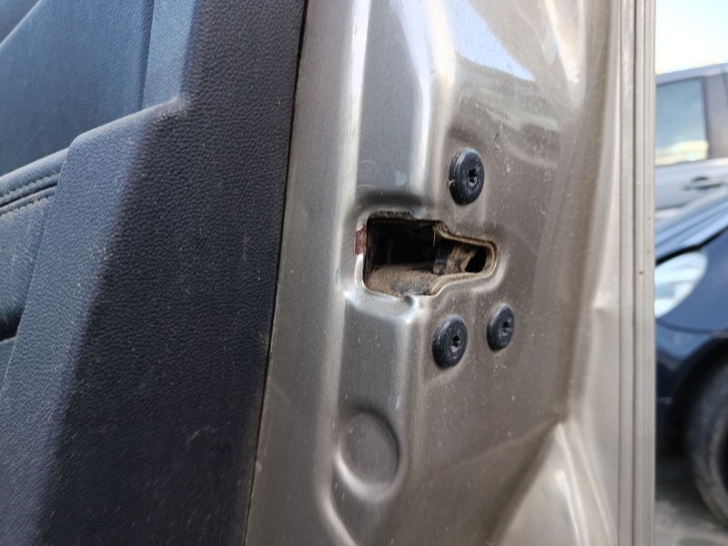 Recambio de cerradura puerta delantera derecha para dacia duster ii referencia OEM IAM 805025682R  