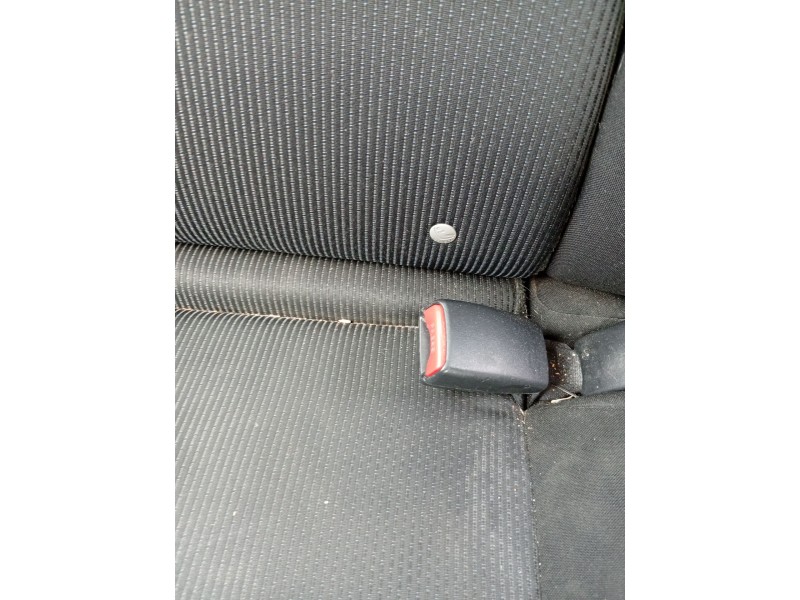 Recambio de enganche cinturon trasero derecho para mazda 3 sedán (bl) 1.6 mzr (bl12) referencia OEM IAM BBY457720B02  