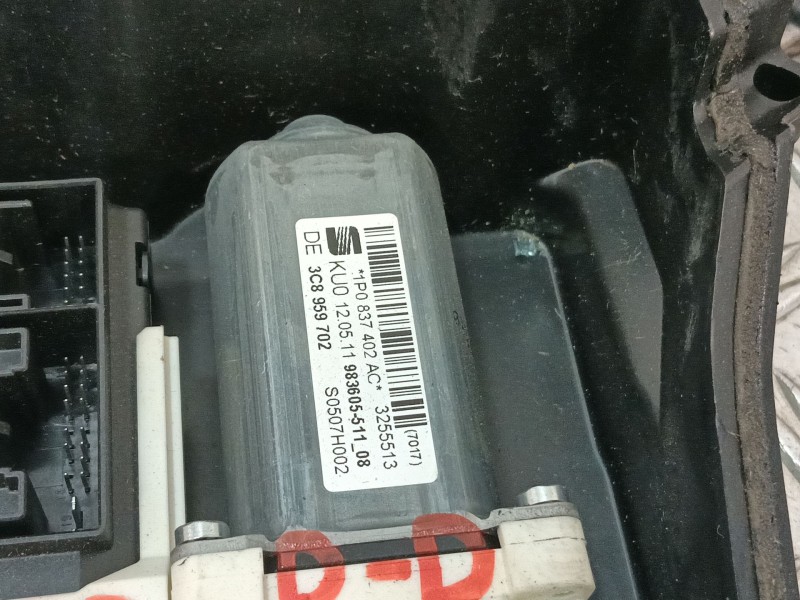 Recambio de elevalunas delantero derecho para seat leon (1p1) referencia OEM IAM 1P0837402AC 3C8959702 