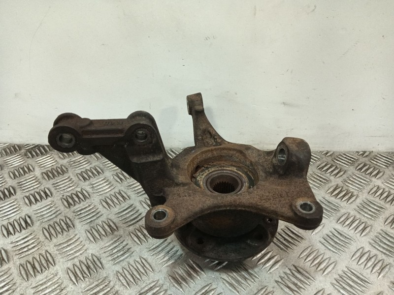 Recambio de mangueta delantera derecha para dacia duster referencia OEM IAM 8200881916  