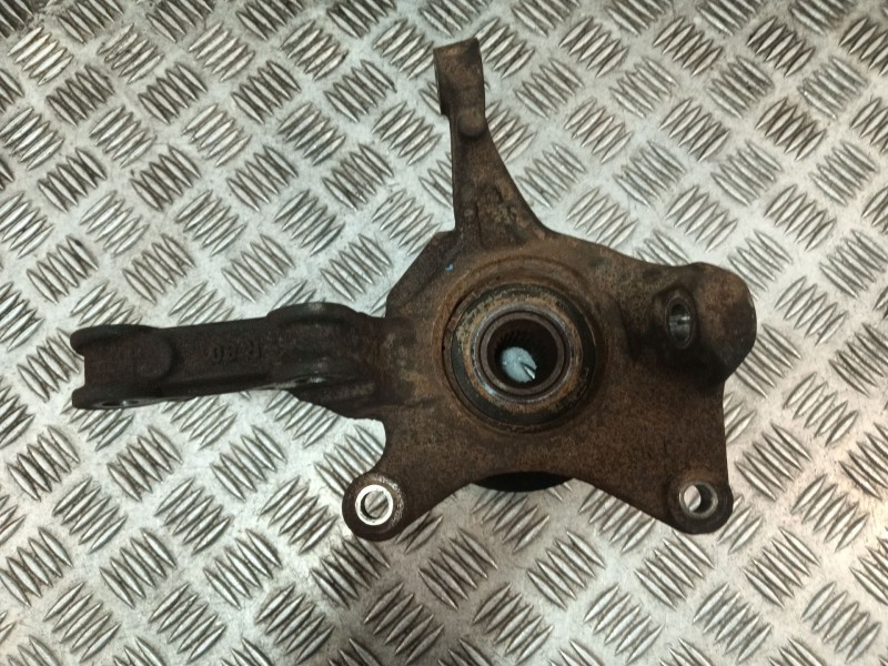 Recambio de mangueta delantera derecha para dacia duster referencia OEM IAM 8200881916  