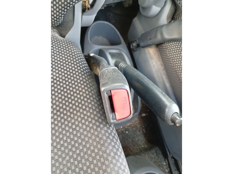 Recambio de enganche cinturon delantero derecho para toyota aygo (_b1_) 1.0 (kgb10_) referencia OEM IAM   