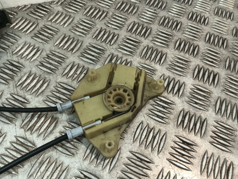 Recambio de elevalunas delantero derecho para seat leon (1p1) referencia OEM IAM 1P0837402D  