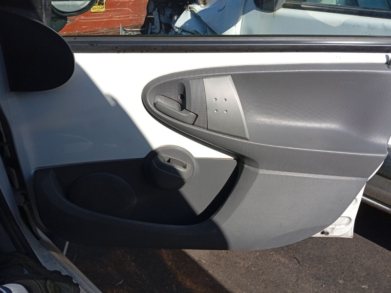 Recambio de guarnecido puerta delantera derecha para toyota aygo (_b1_) 1.0 (kgb10_) referencia OEM IAM   