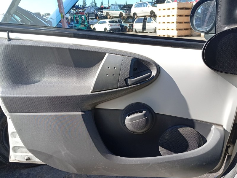 Recambio de guarnecido puerta delantera izquierda para toyota aygo (_b1_) 1.0 (kgb10_) referencia OEM IAM   