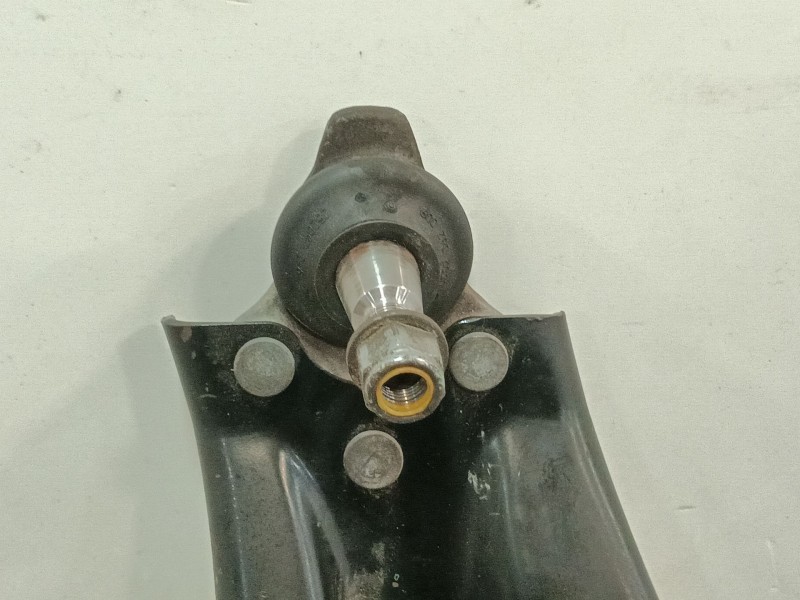 Recambio de brazo suspension inferior delantero derecho para dacia duster referencia OEM IAM   