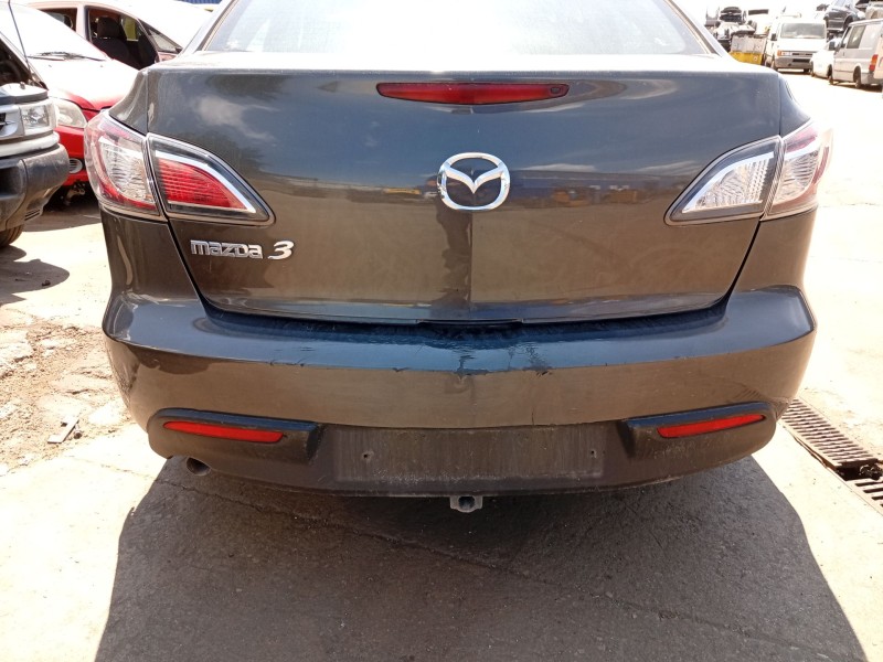 Recambio de paragolpes trasero para mazda 3 sedán (bl) 1.6 mzr (bl12) referencia OEM IAM BHE850221BBB  