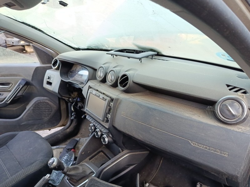 Recambio de salpicadero para dacia duster ii referencia OEM IAM 681000133R  