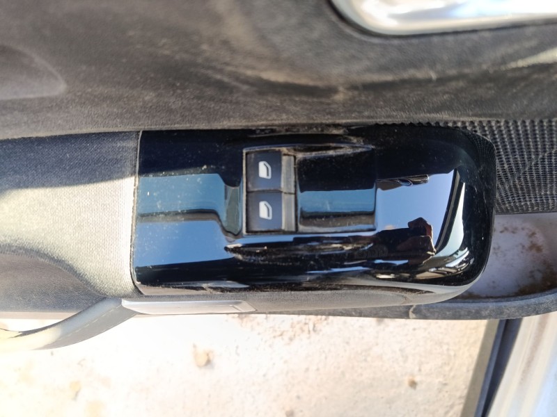 Recambio de mando elevalunas delantero izquierdo para citroën c3 referencia OEM IAM   