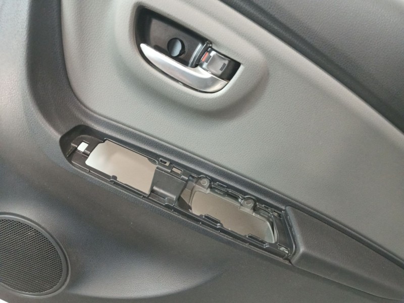 Recambio de guarnecido puerta trasera derecha para toyota yaris (_p13_) 1.5 (nsp131_) referencia OEM IAM 676140D560 676300DE00 