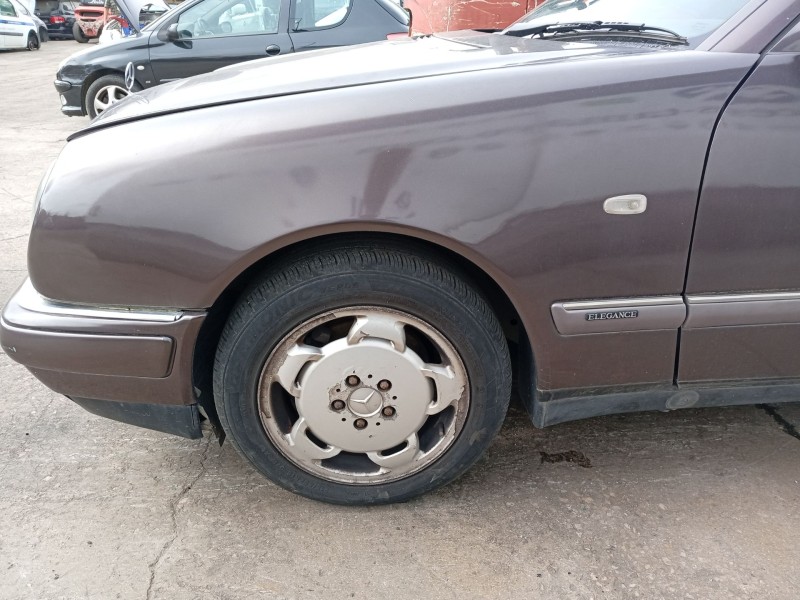 Recambio de aleta delantera izquierda para mercedes-benz clase e (w210) e 280 (210.053) referencia OEM IAM 2108800118  