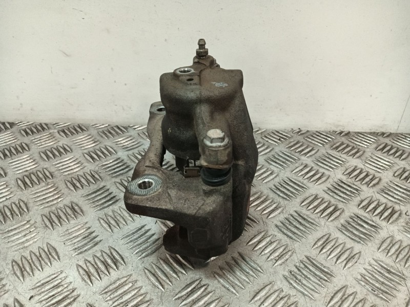 Recambio de pinza freno delantera izquierda para toyota auris (_e15_) 1.6 (zre151_) referencia OEM IAM 4775002341  