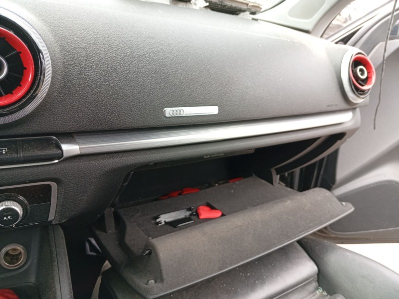 Recambio de guantera para audi a3 sportback (8va, 8vf) 2.0 tdi referencia OEM IAM 8V18571246PS  