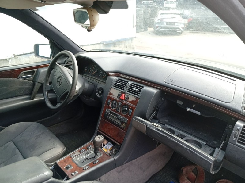 Recambio de caja reles / fusibles para mercedes-benz clase e (w210) e 280 (210.053) referencia OEM IAM 0025452701  