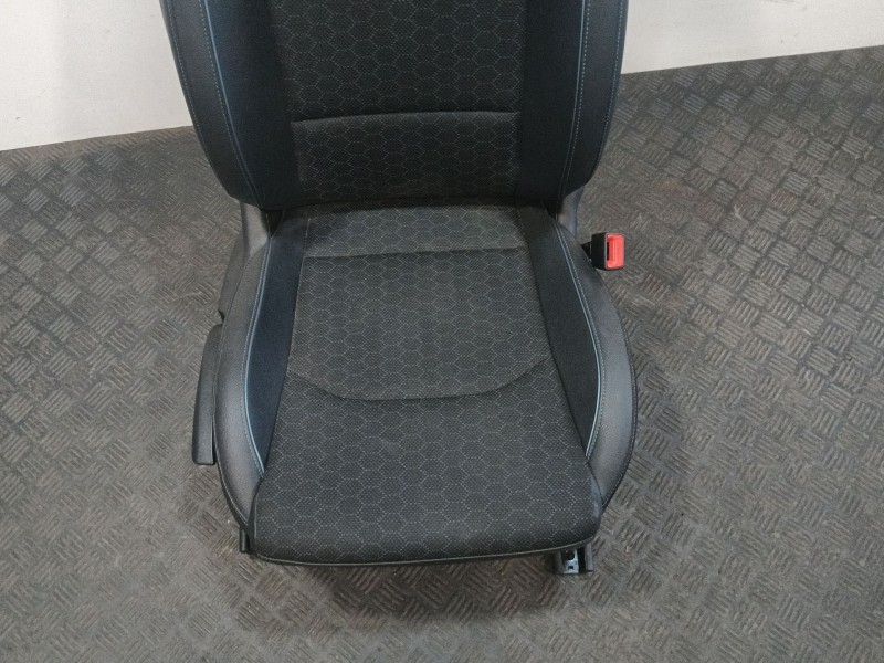 Recambio de asiento delantero derecho para kia xceed (cd) 1.5 t-gdi mhev referencia OEM IAM 34544376  