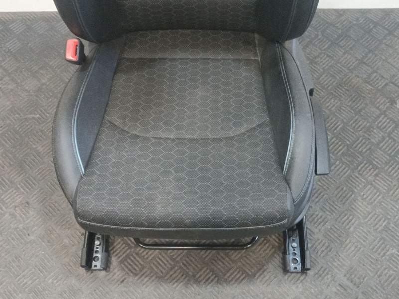 Recambio de asiento delantero izquierdo para kia xceed (cd) 1.5 t-gdi mhev referencia OEM IAM 34544377  