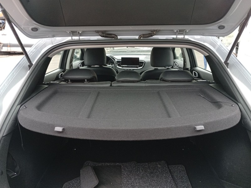Recambio de bandeja trasera para kia xceed (cd) 1.5 t-gdi mhev referencia OEM IAM 85930J7700WK  